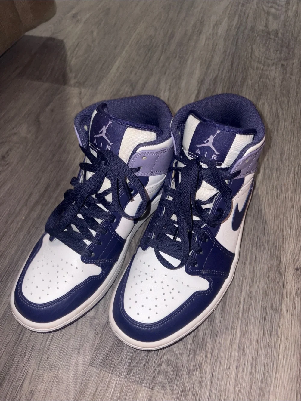 Unisex Nike White and Navy Mid-Top Basketball Sneakers - Picture 1 of 4